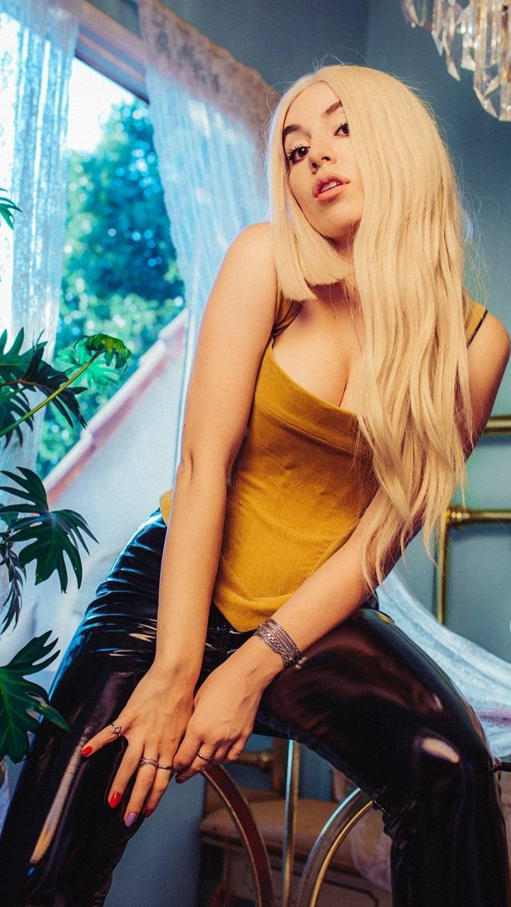 Ava Max Фото В Нижнем Белье