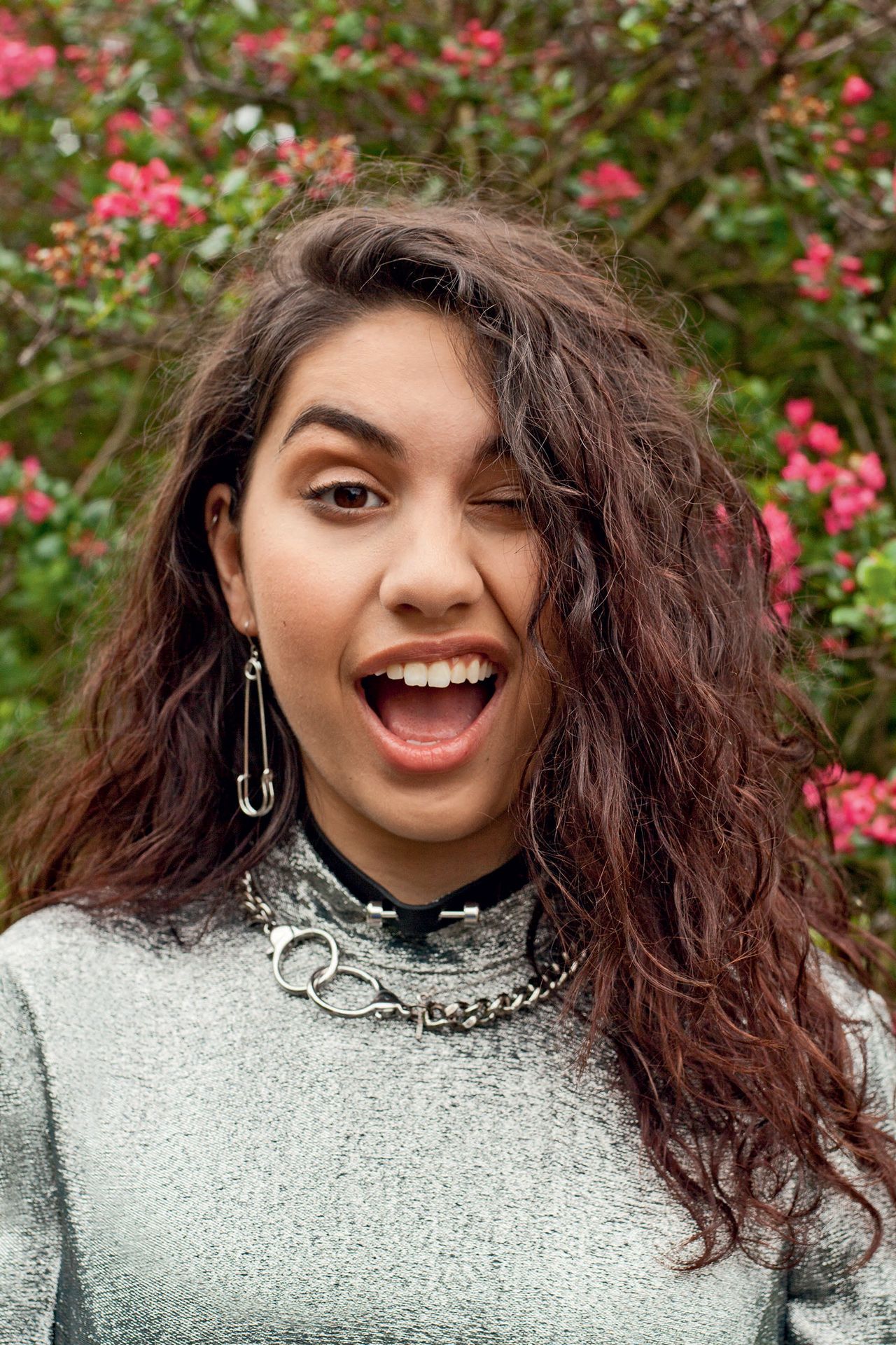 1280x1920  Alessia Cara Wallpapers - Обои Cave