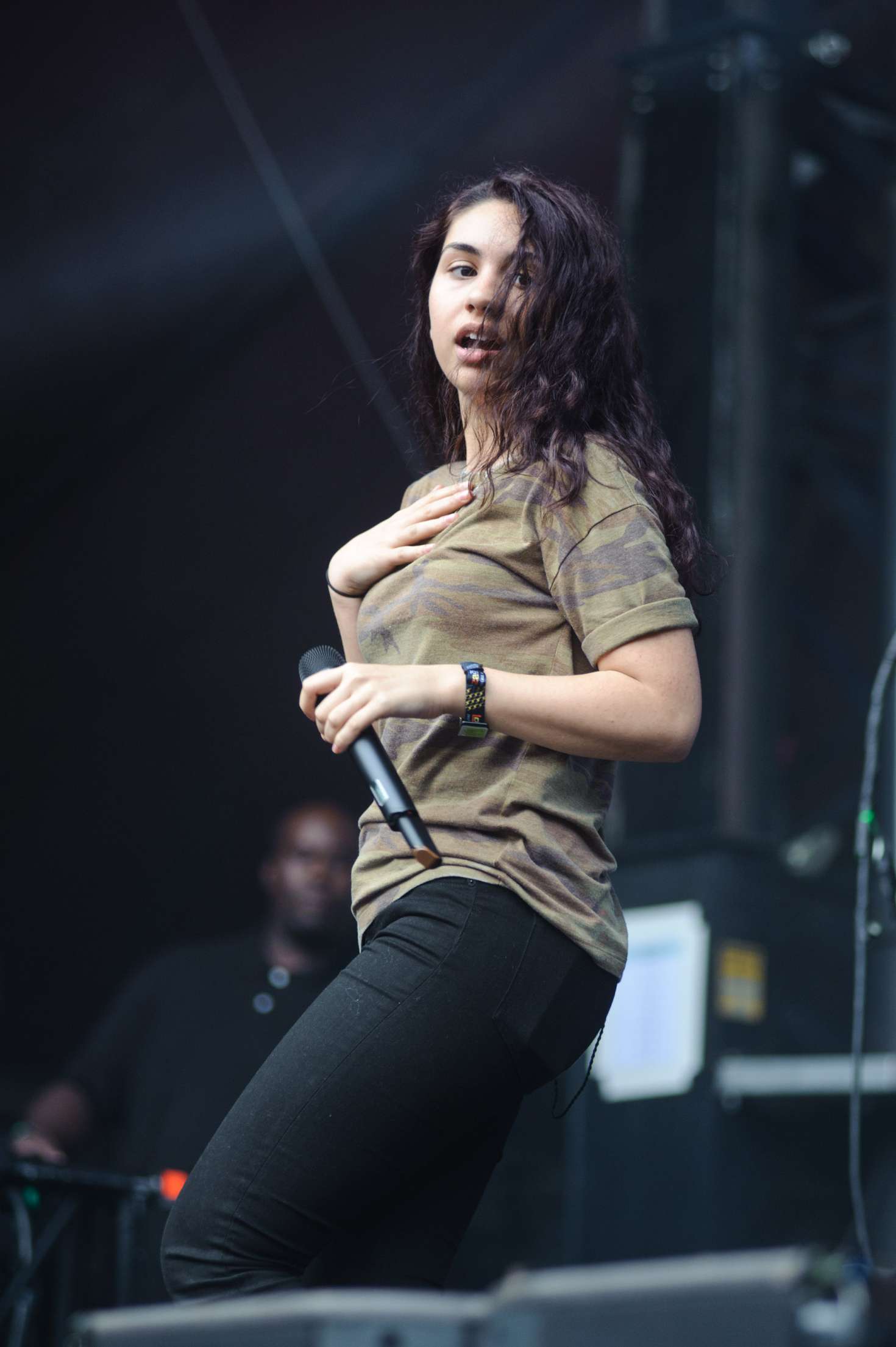 1470x2209  Alessia Cara Wallpapers HD ? для Android - APK Download