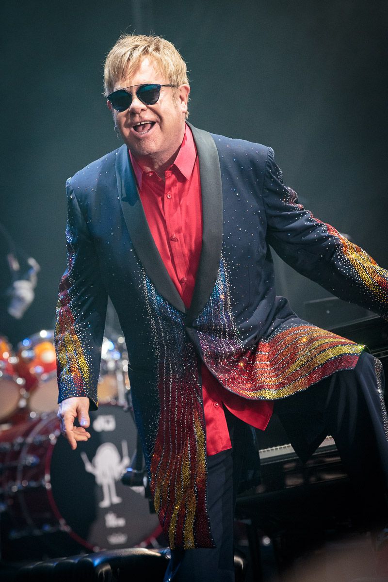 800x1200   Бесплатно скачать Гарри Стайлс в роли Элтона Джона Гарри стили в 2019 Гарри [708x1735] для настольного компьютера Mobile  Tablet | Исследуйте 55+ обоев Элтона Джона | Элтон Джон Обои Джон Сина Фон 