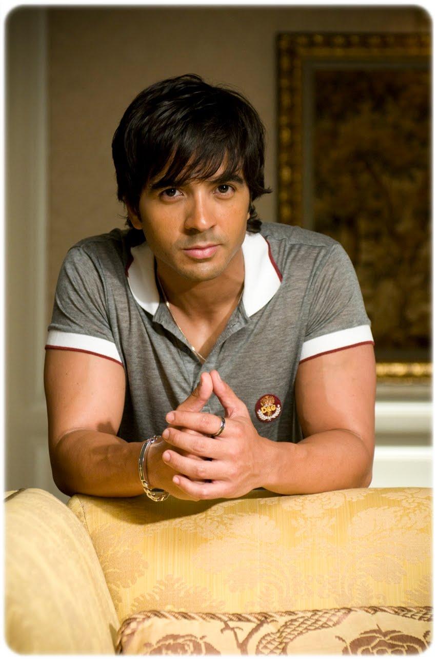 854x1286  30 Luis Fonsi Record Label - База данных лейблов 2020