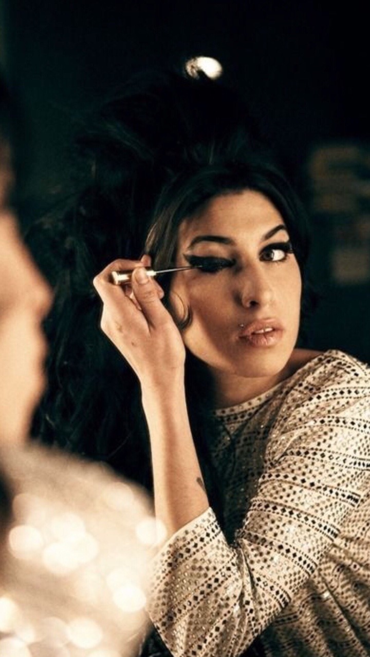 720x1280   http://mobw.org/15275/amy-winehouse-free-download.html - Скачать бесплатно Эми Уайнхаус