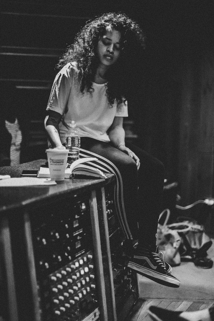 736x1104   Элла Май она не обои - обои пещера 