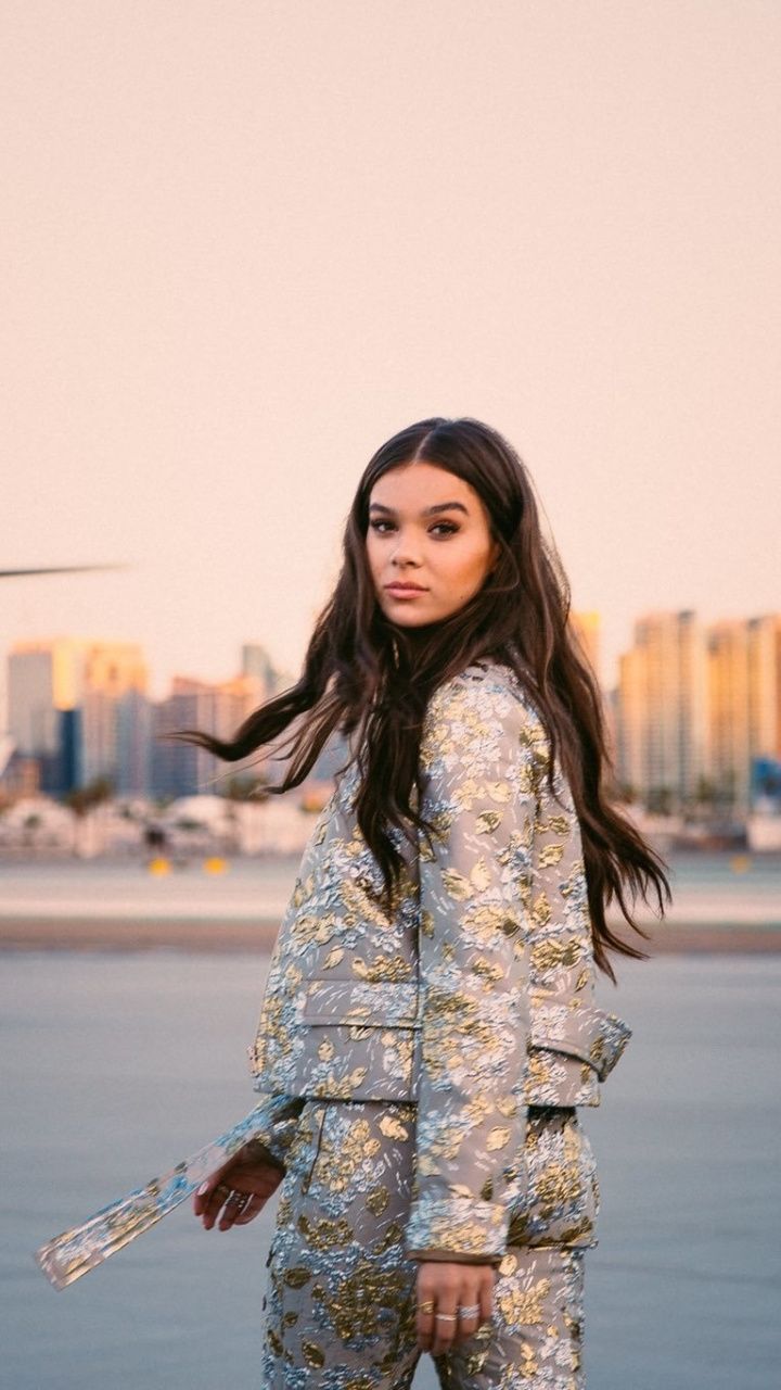 720x1280  Hailee Steinfeld, обои для телефона - Wallpaper Cave 