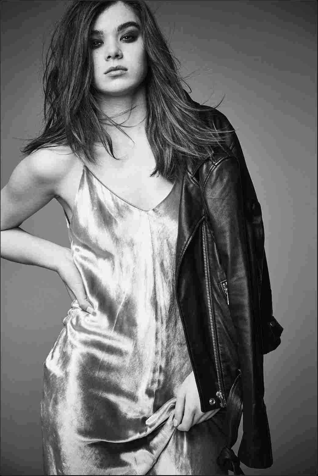 1042x1560   Hailee Steinfeld фото 35 из 1220 pics wallpaper - фото # 343804 - ThePlace2