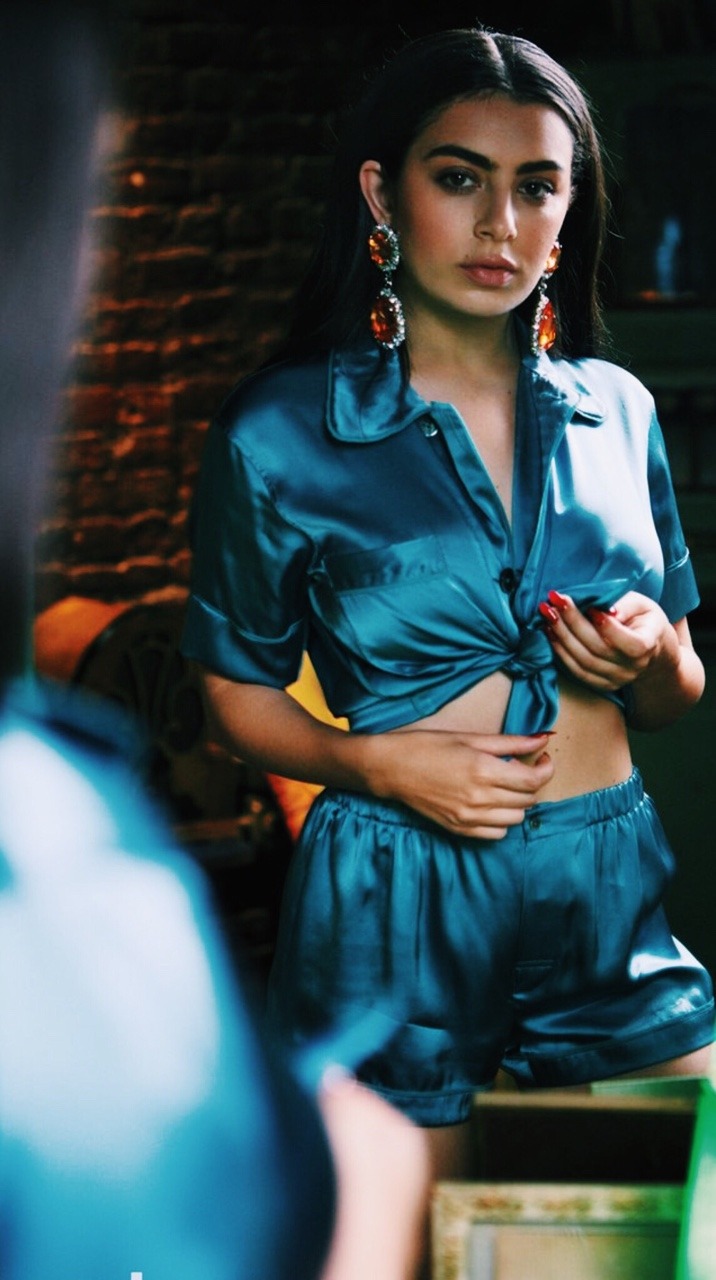 716x1280  Charli XCX фото 340 из 364 фото обои - фото обои - фото обои 1179791 - ThePlace2 