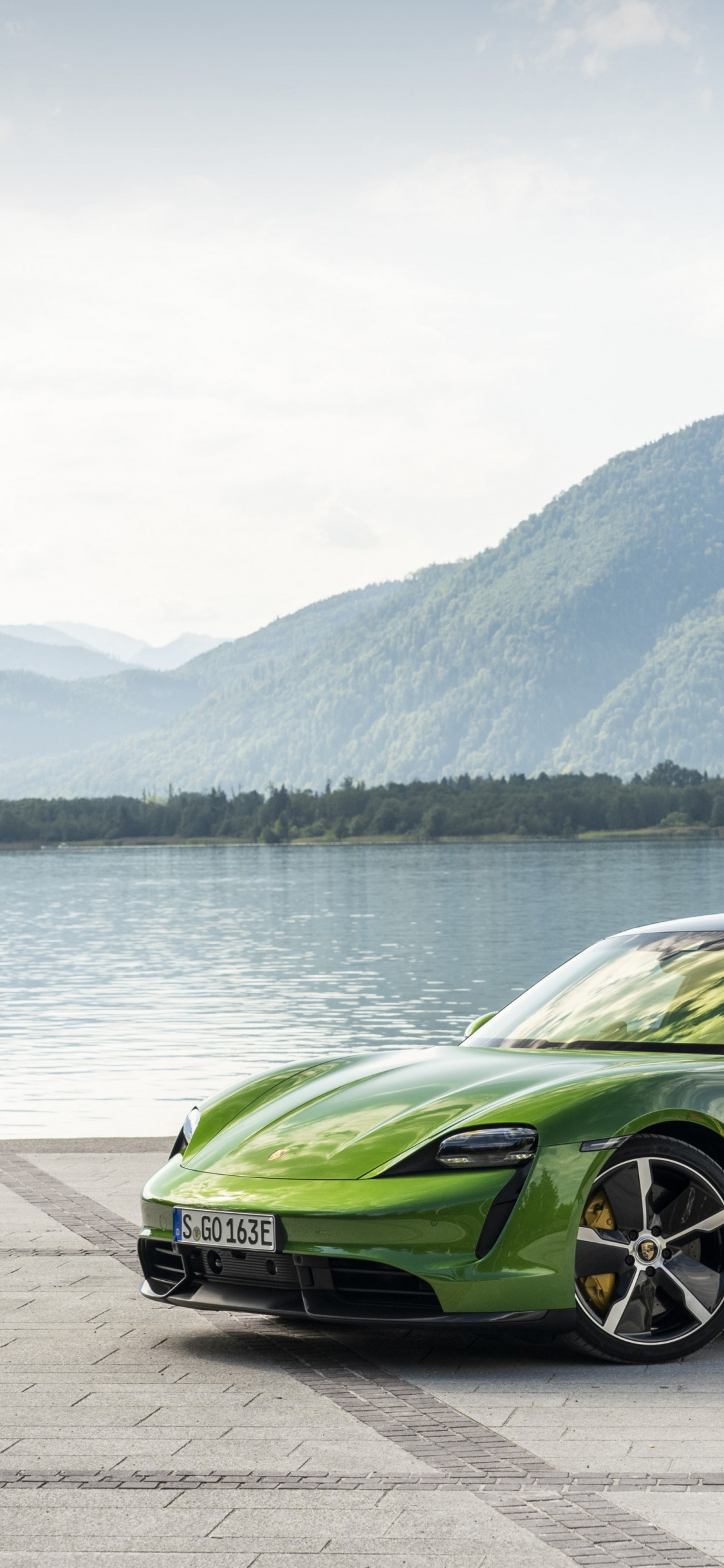 1125x2436   Скачать обои: Porsche Taycan Turbo 1125x2436