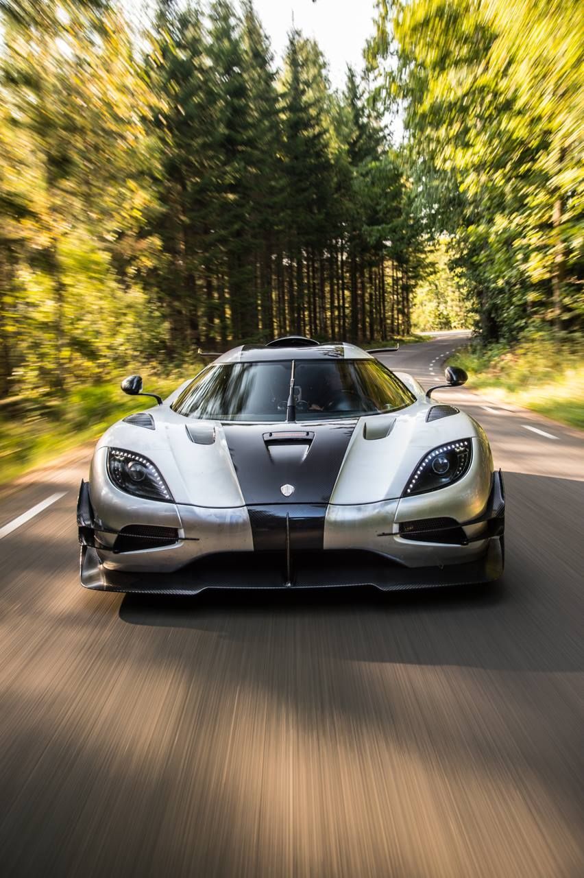 852x1280  Koenigsegg One: 1 Управляйте Koenigsegg @ http://www.globalracingschoolssegg ... Экзотические автомобили Спортивные автомобили Автомобиль lamborghini