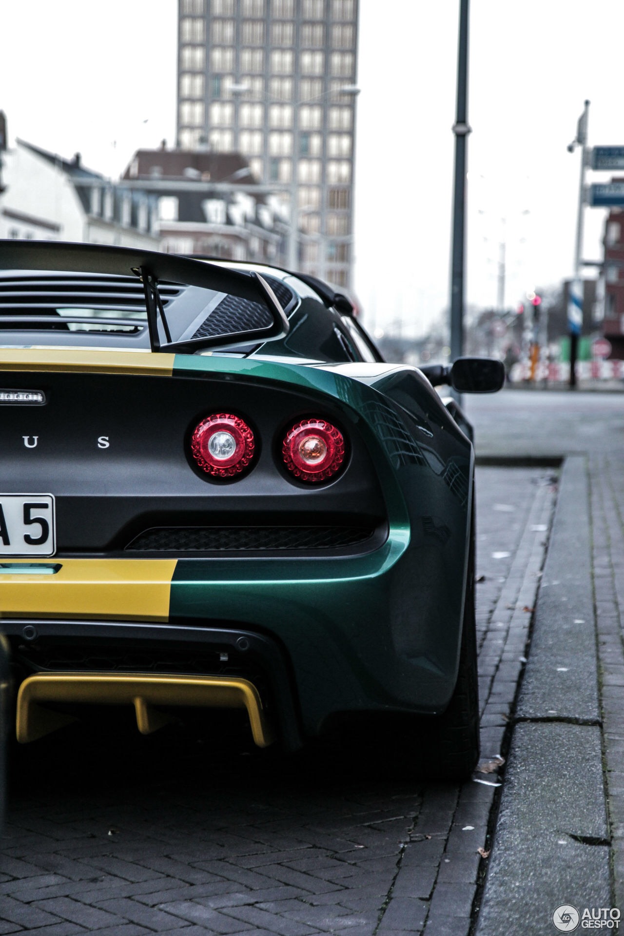 1280x1919   Обои для телефона Lotus Elise Sport 350 .