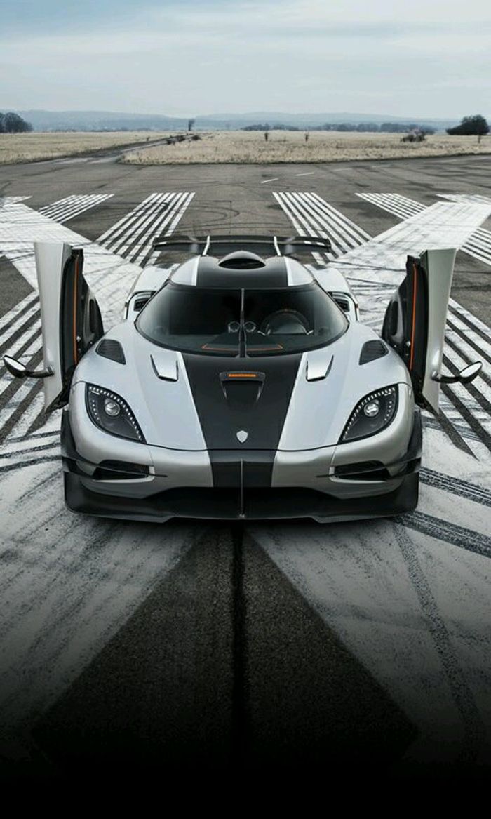 700x1167  Koenigsegg One: 1 обои для телефона