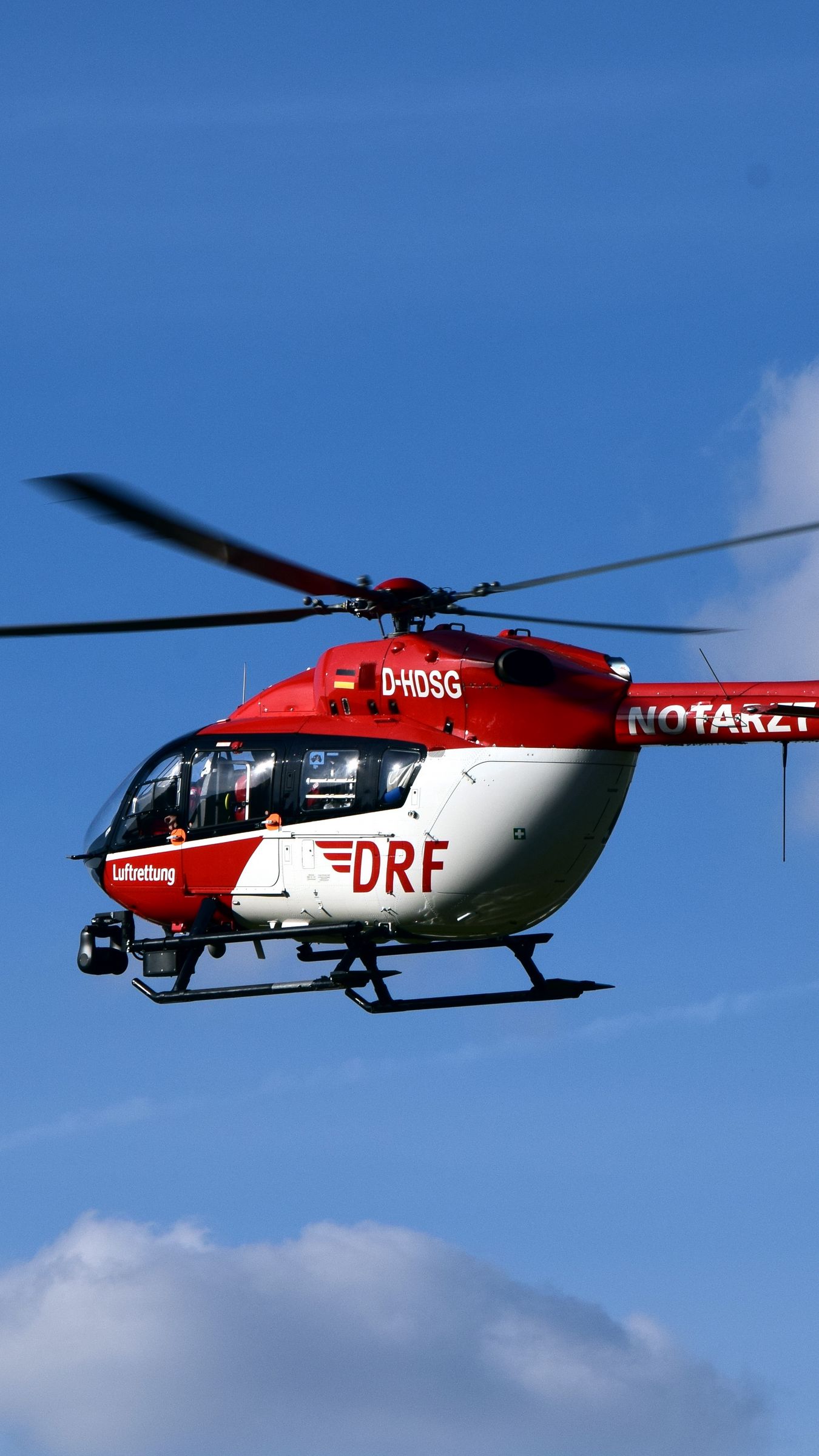 1350x2400   Скачать обои 1350x2400 вертолет скорой помощи небо полет iphone 8 + / 7 + / 6s + / 6 + для параллакса hd фон 