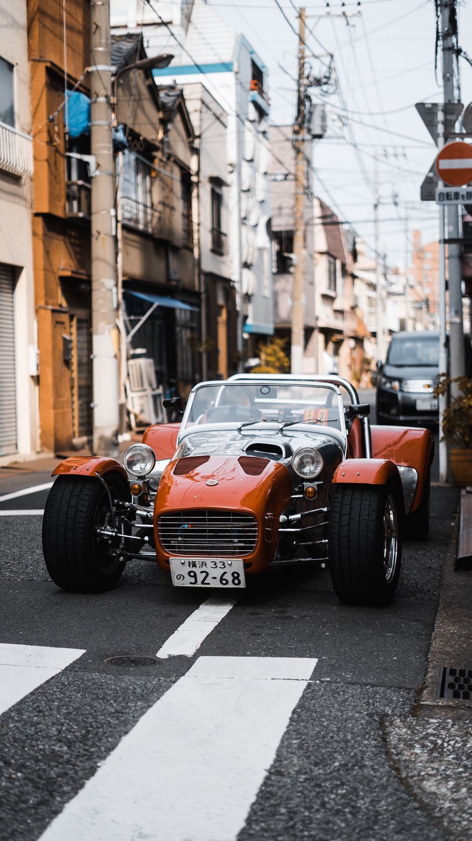 938x1668   Скачать обои 938x1668 гоночный автомобиль Car Racing Street Monopost iphone 8/7 / 6s / 6 для фона с параллаксом hd