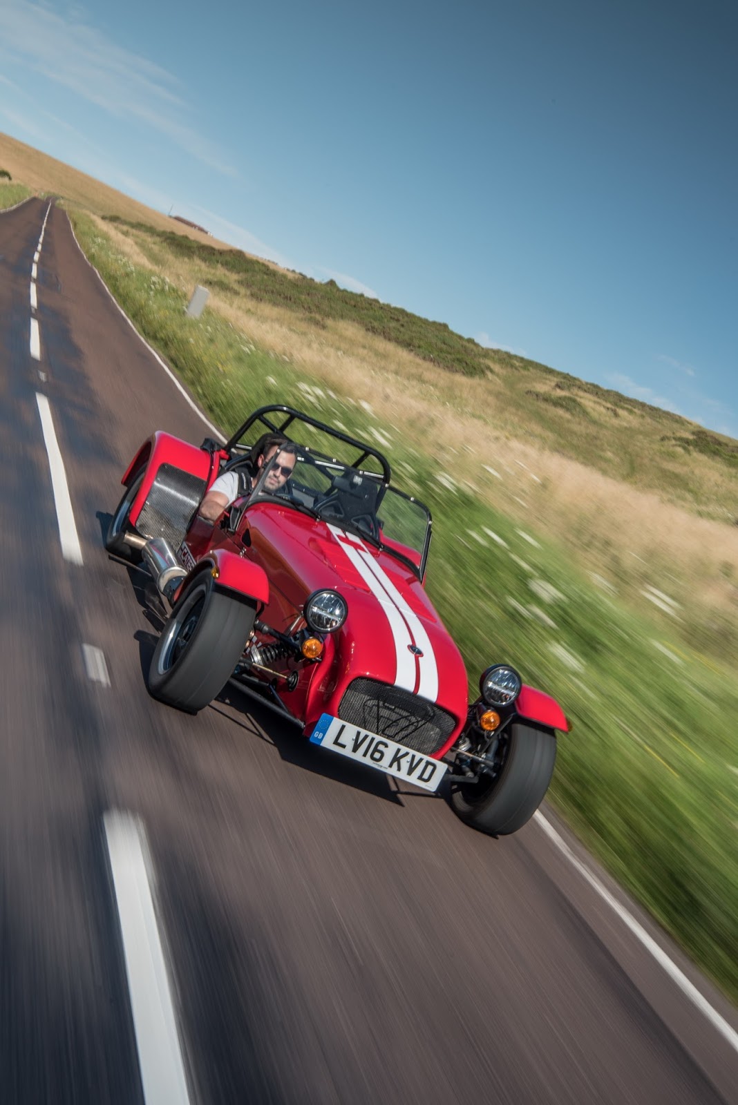 1068x1600  Caterham Seven 310: 152 HP по цене 2 фунта стерлингов 
