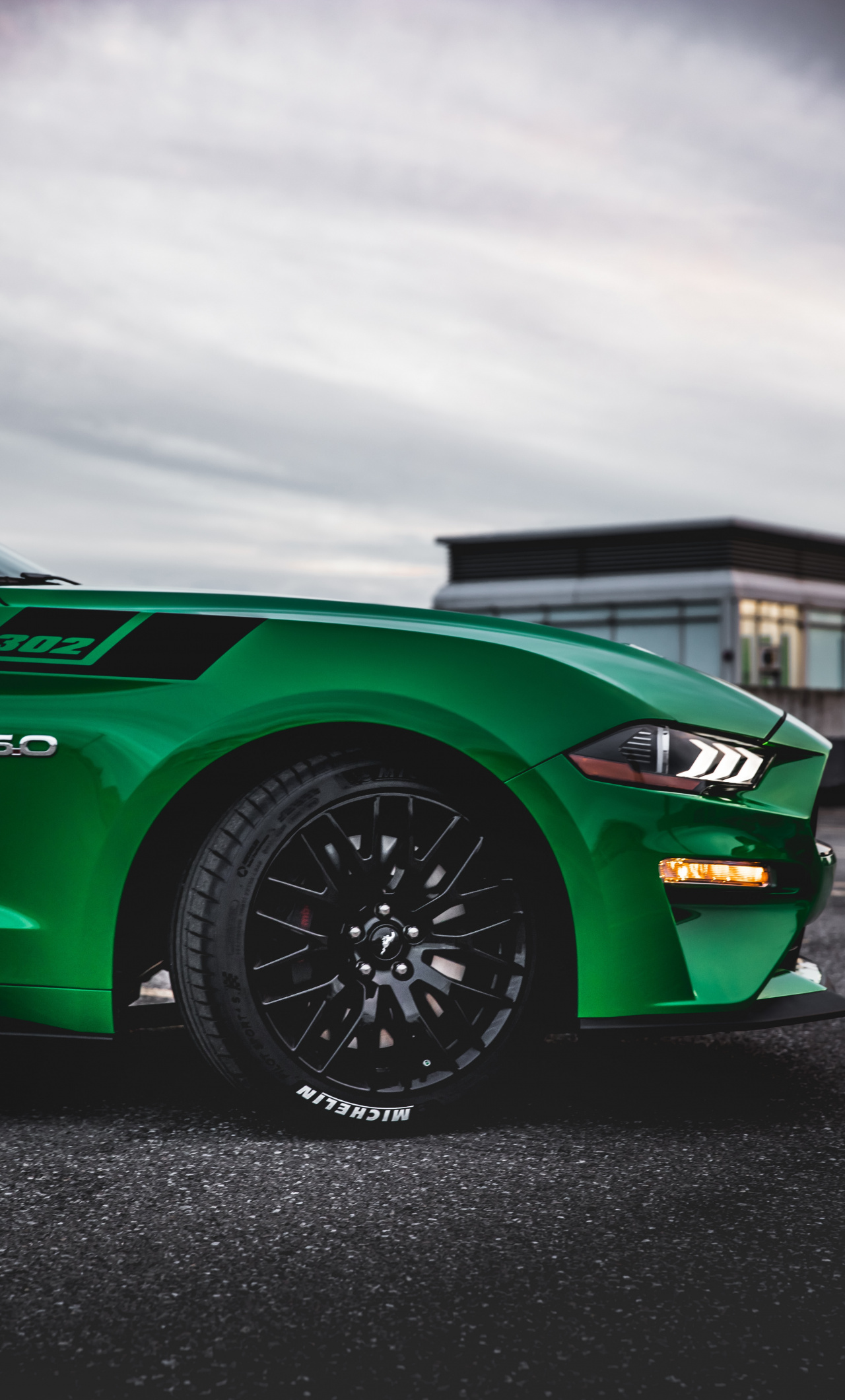 1280x2120   Скачать Muscle Car Ford GT с зеленым колесом автомобиля обои 1280x2120 iPhone 6 Plus