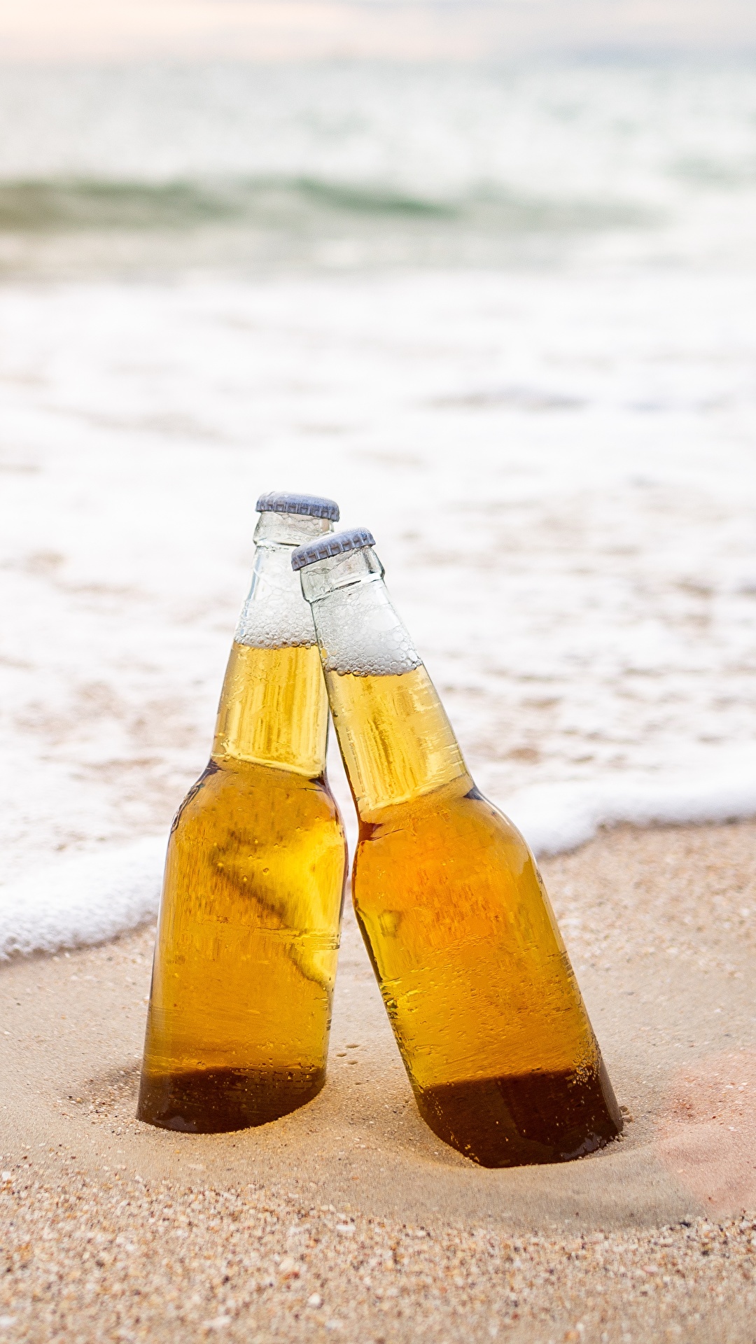 1080x1920   Обои 2 Морское пиво Песок Еда Пена Бутылка 1080x1920