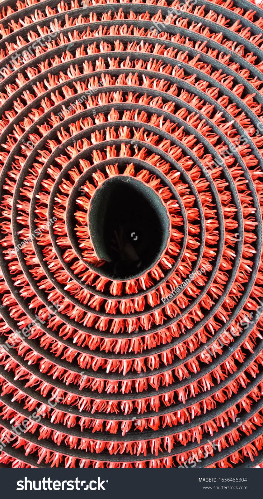 845x1600   Обои с красной ковровой дорожкой Iphone