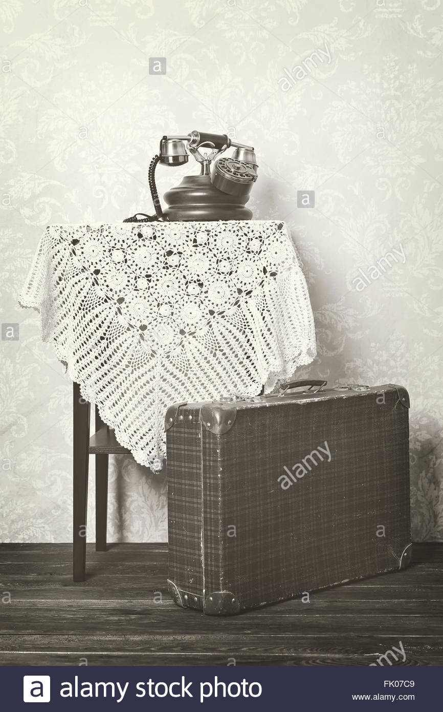 866x1390  Vintage Phone On Table Image  Photo (Бесплатная пробная версия) | Bigstock 