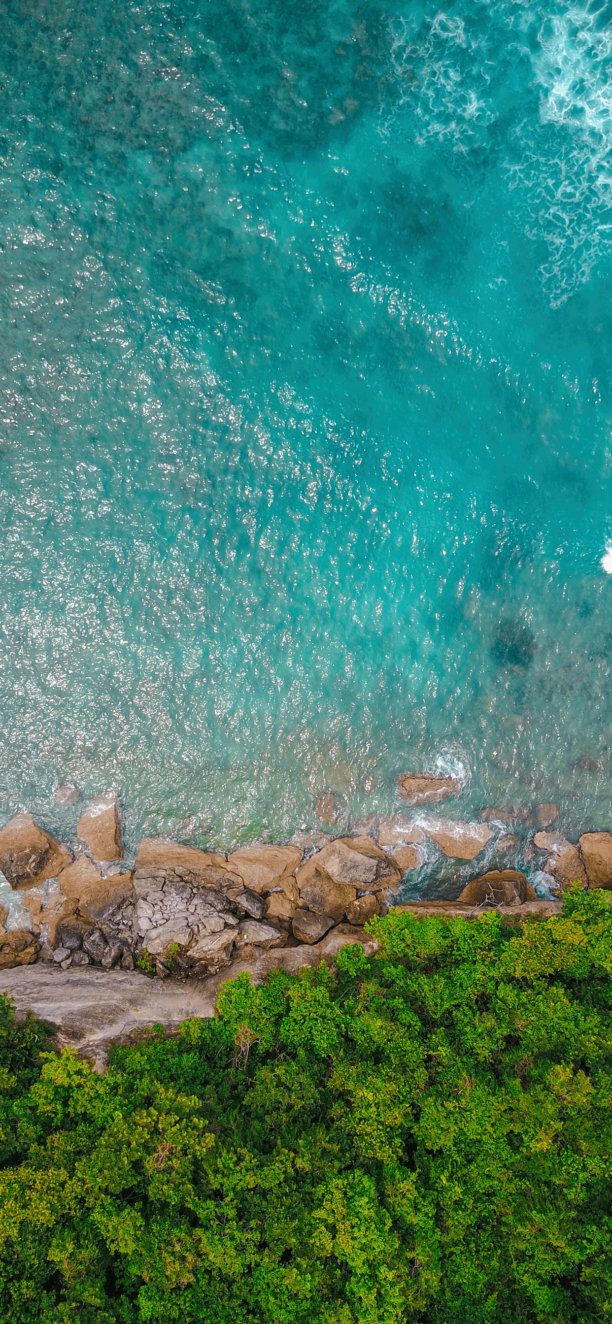 1242x2688   Вертикальный вид с воздуха на остров Падар в национальном парке Комодо, Индонезия. Дрон выстрелил вид сверху. 16: 9 для заставки телефона. Фон природы Фото со стока - Alamy