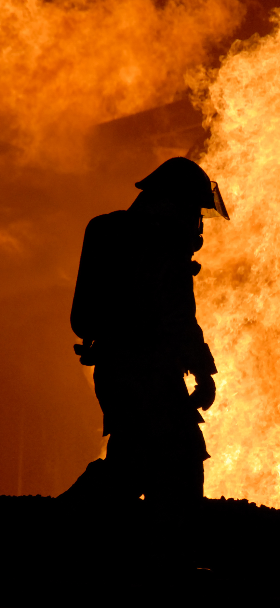 1080x2340   Мужчины / Пожарный (1080x2340) ID обоев: 826476 - Mobile Abyss