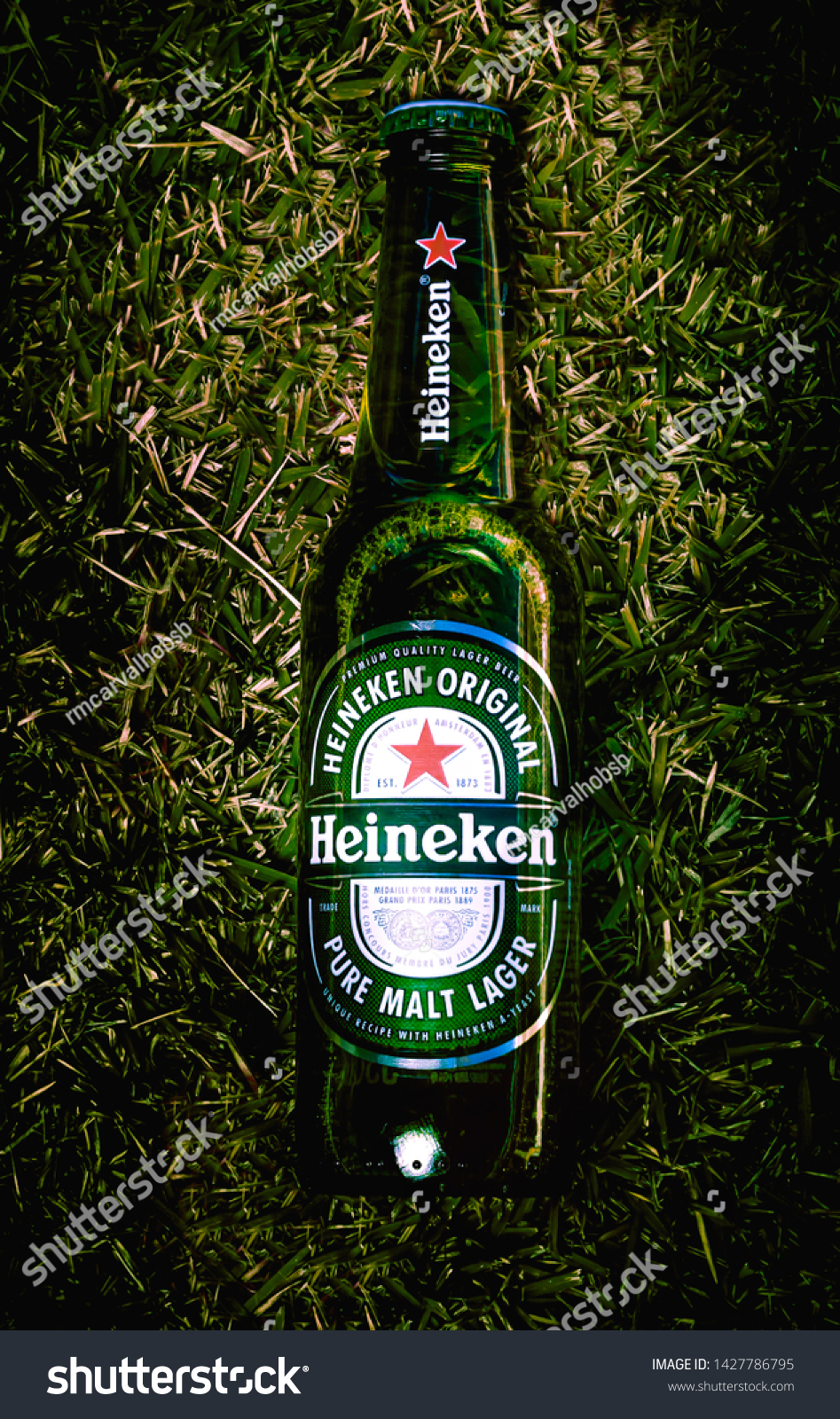 947x1600   Heineken Beer Beverages Wallpaper Бутылка Heineken Stock Photo (редактировать) 1427786795