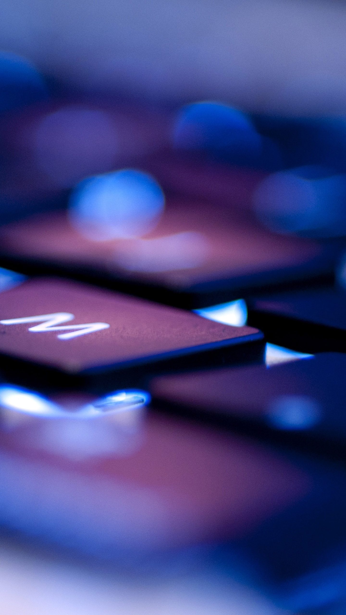 1440x2560  Keyboard Blue Backlit Bokeh 4K Wallpaper - Лучшие обои