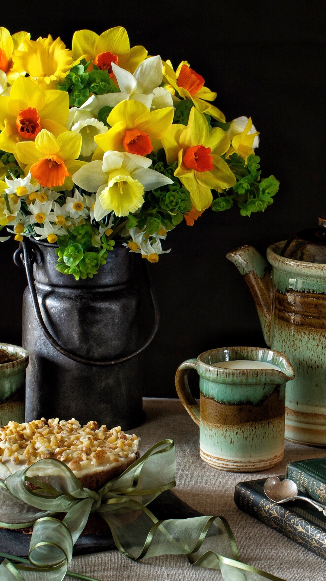1080x1920   Нарциссы чашки молоко лампа книги натюрморт 1080x1920 iPhone 8/7/6 / 6S Plus обои фоновое изображение image