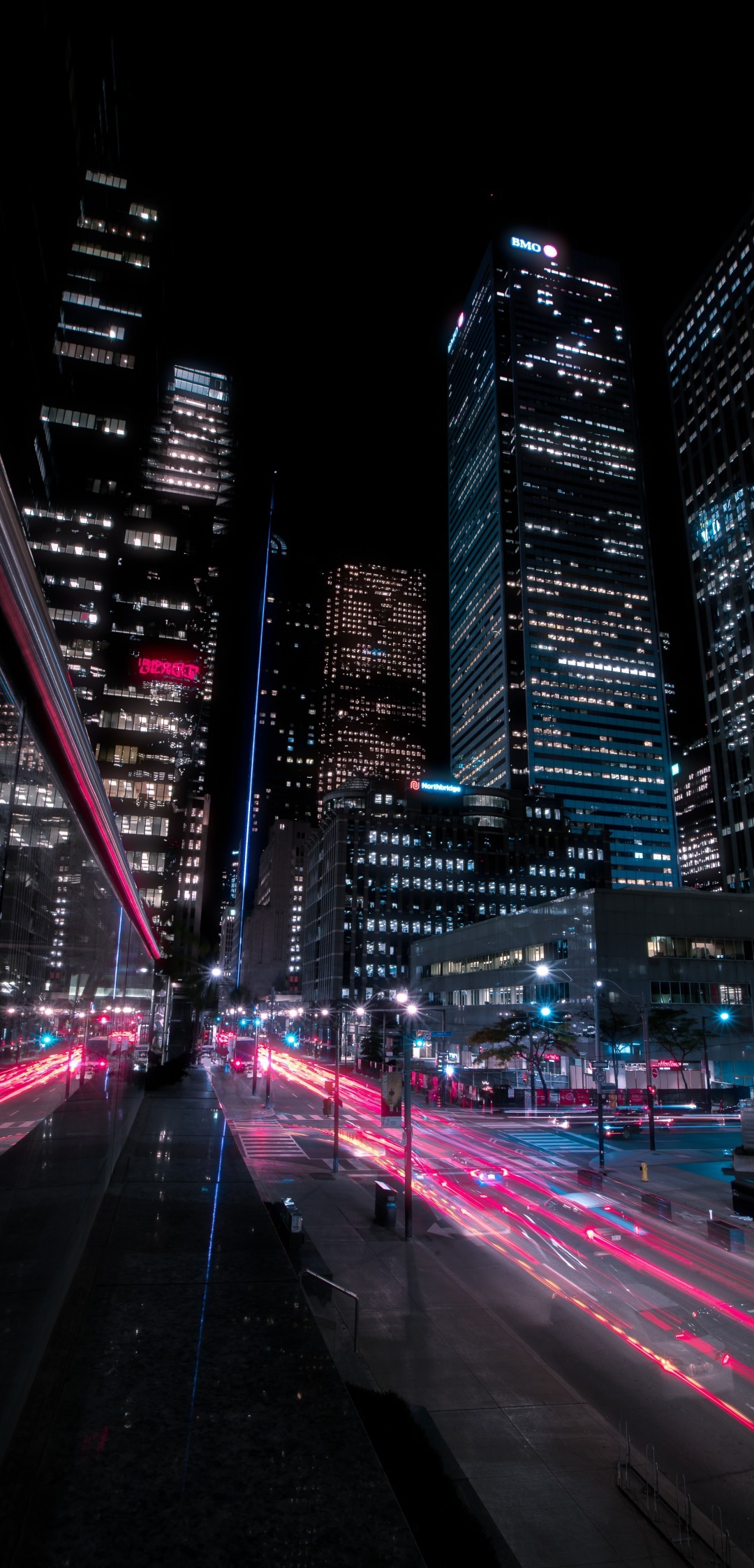 1080x2246  Загрузить 1080x2246 Небоскребы Ночной Город Огни Дорога Городская Улица Покадровая съемка Обои для Xiaomi Pocophone F1 Asus ZenFone 5Z - WallpaperMaiden