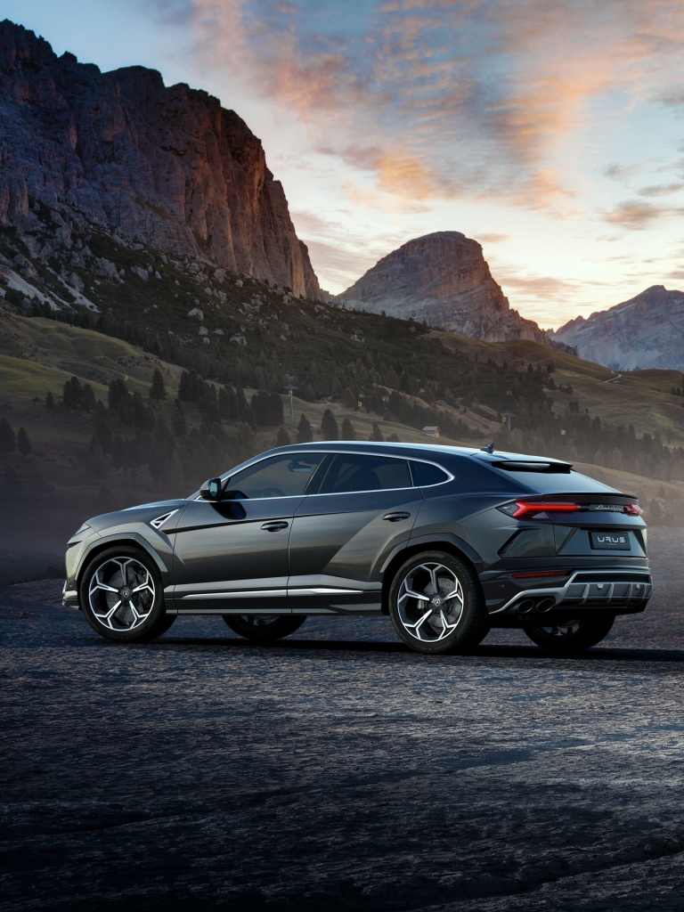 768x1024 Lamborghini Urus Wallpaper