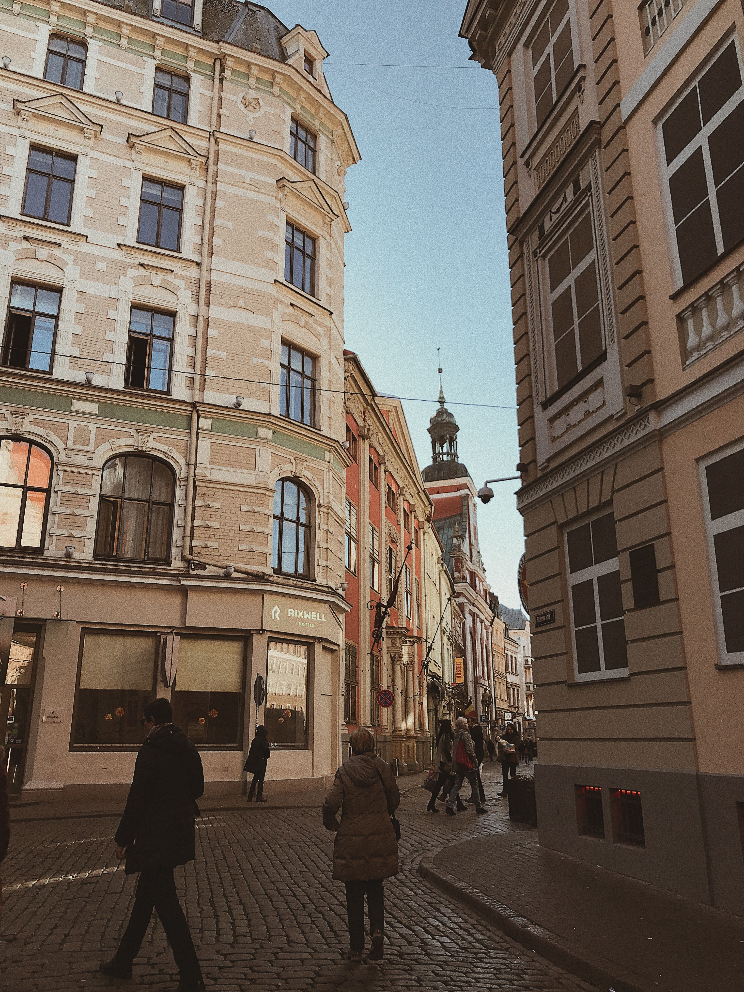 3024x4032   Рига Латвия фотография. Обои для телефона! | Обои Вид на улицу Фотография