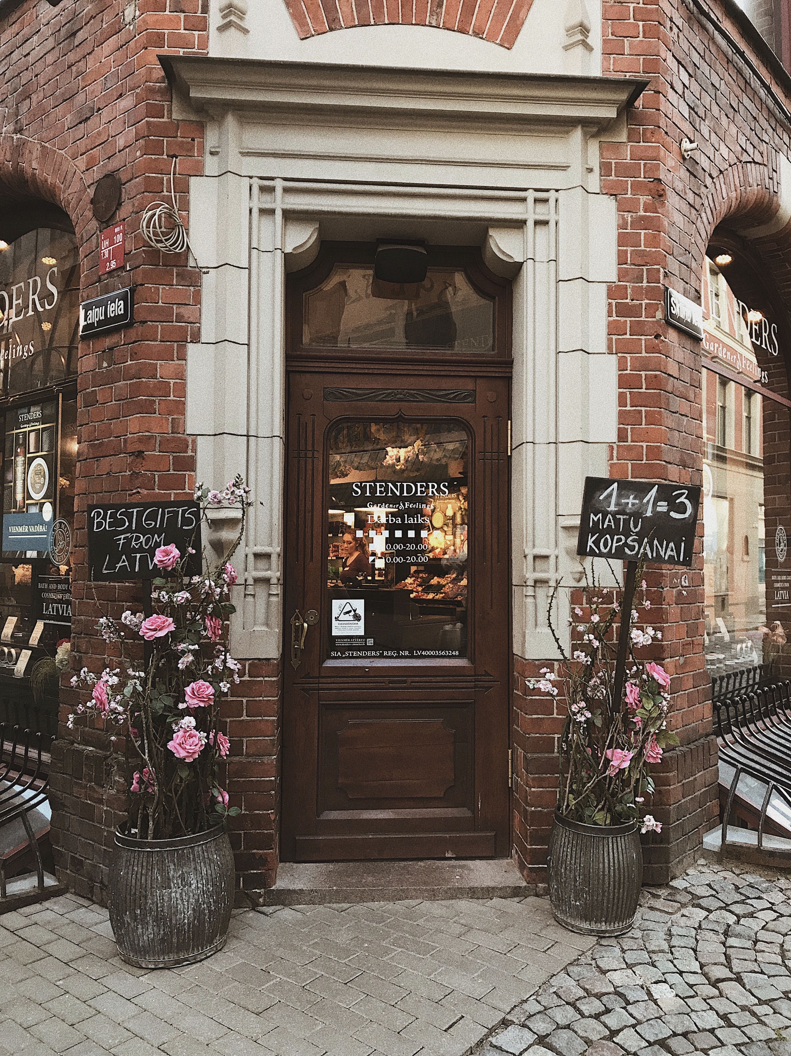 3022x4032   Stenders. Рига Латвия фотография. Обои для телефона! | Обои для телефона Обои Причудливые 