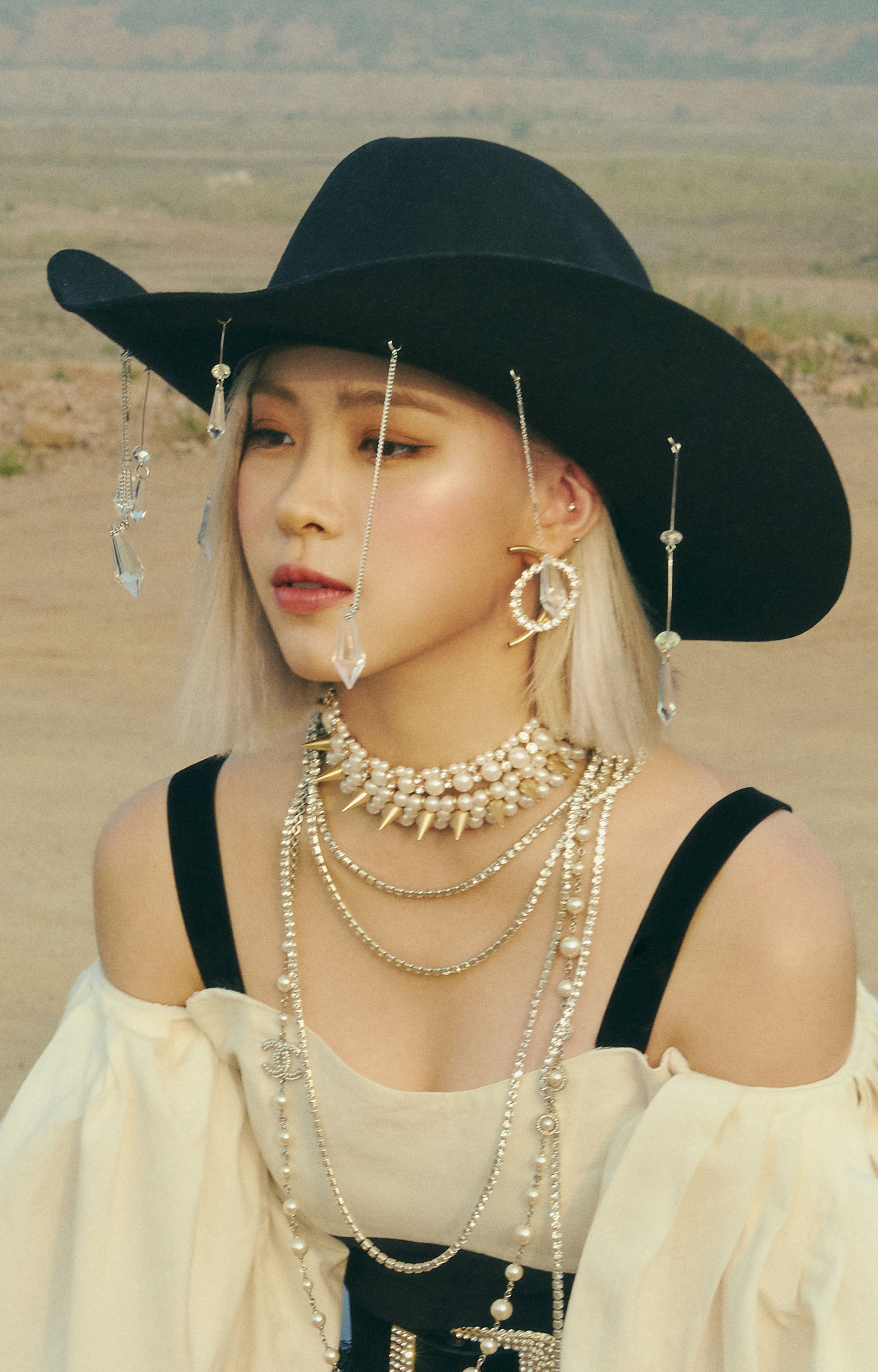 2282x3567  Itzy Not Shy Обои - Обои Cave