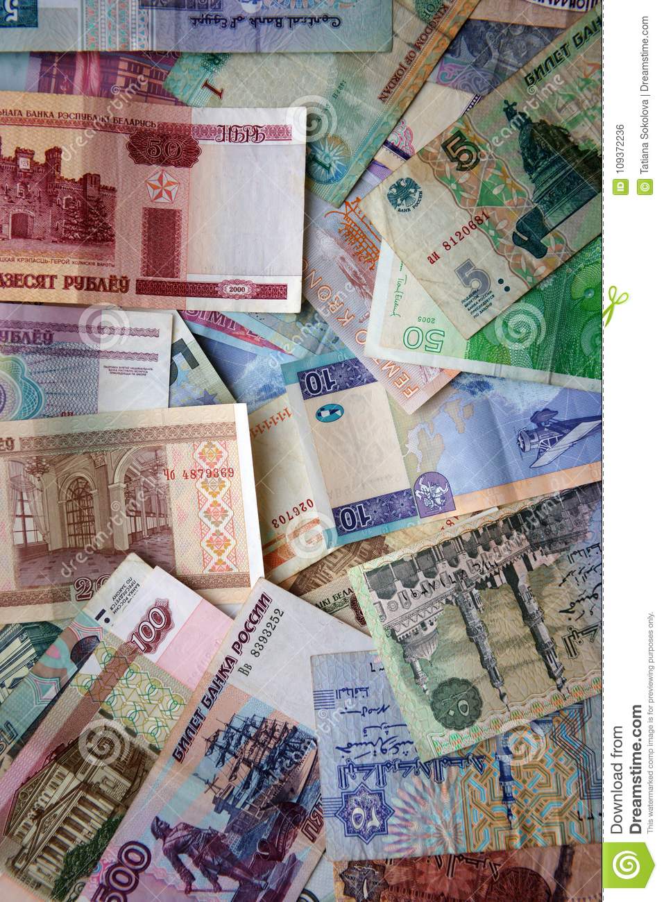 957x1300  _- Рублей крупным планом. Светло-коричневые вертикальные деньги фон или обои. Фон на экономическом, финансовом или Фото со стока - изображение банка, бухгалтерия: 216921726__ruble высокое разрешение stock photography and Изображения - Alamy