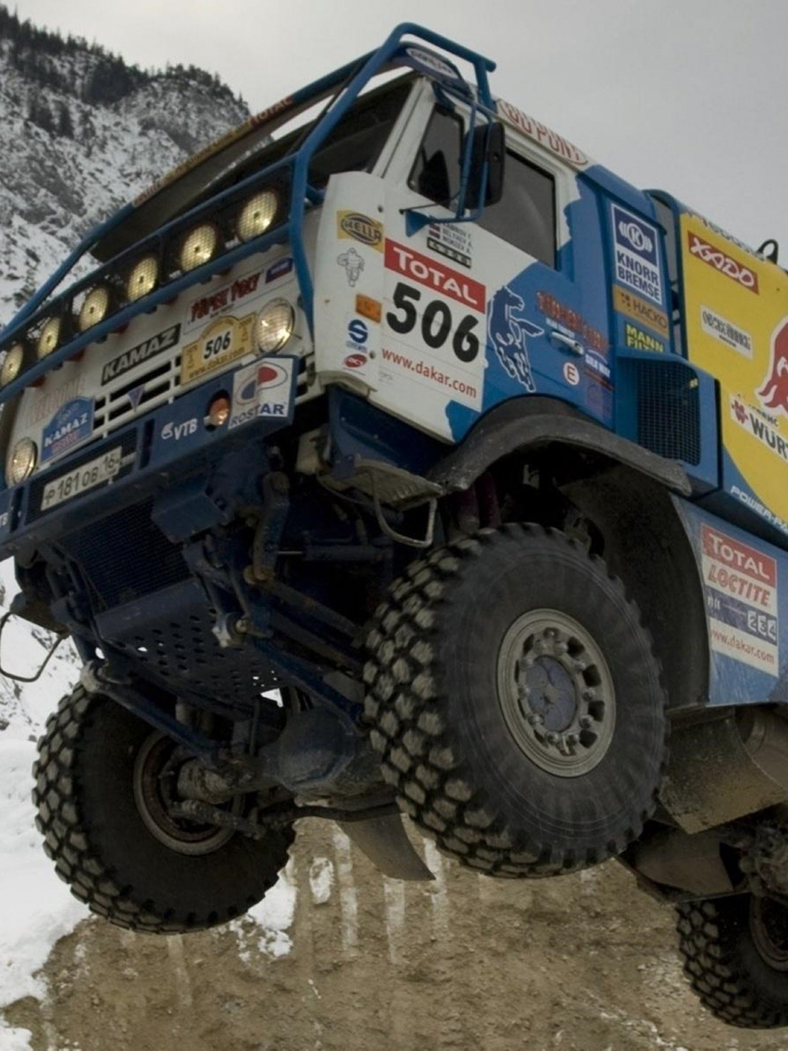 1536x2048 Kamaz Rally Car обои для iPhone 12 Pro