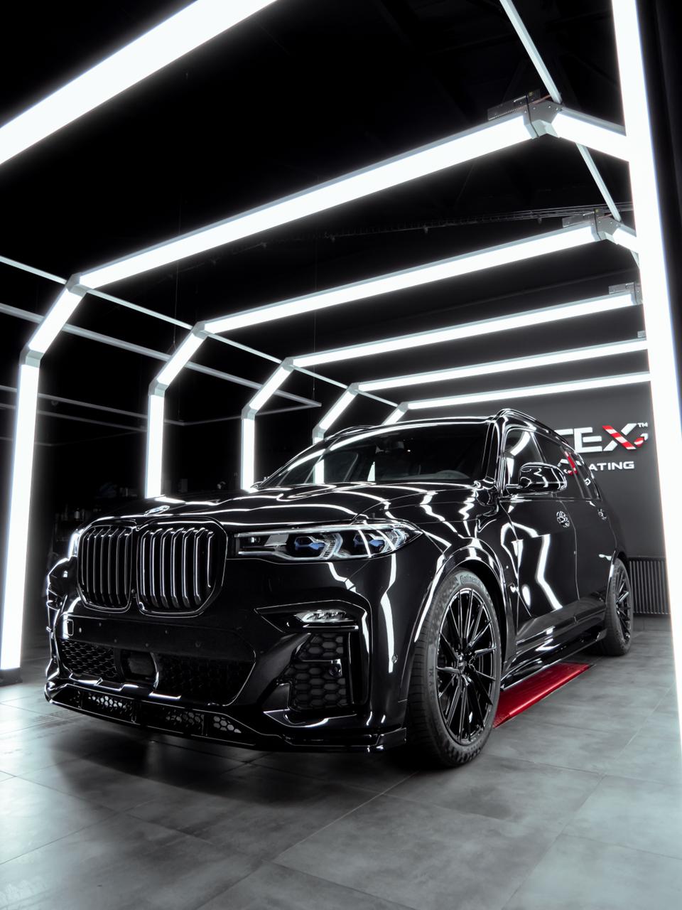 960x1280   Фотография BMW 2019 x7 M50d белые Металлик Автомобили 1080x1920