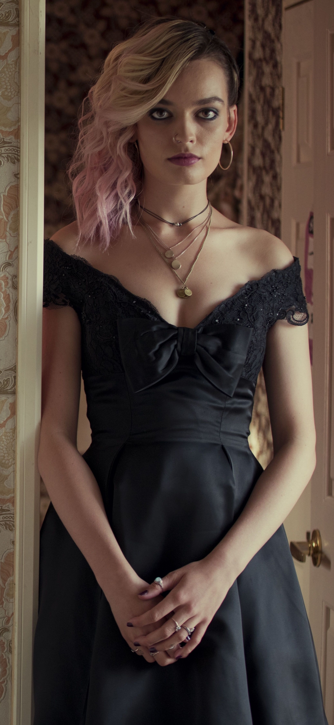 1125x2436  emma Mackey Photoshoot Красивые обои - Обои Cave