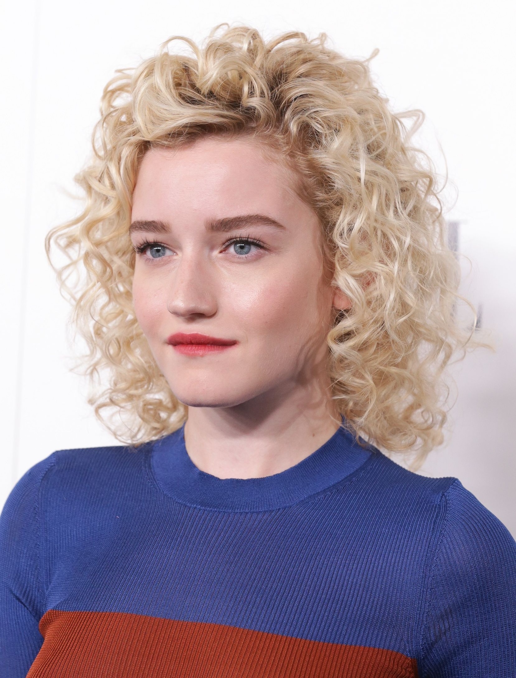 1658x2181  julia Garner - изображения красоты 