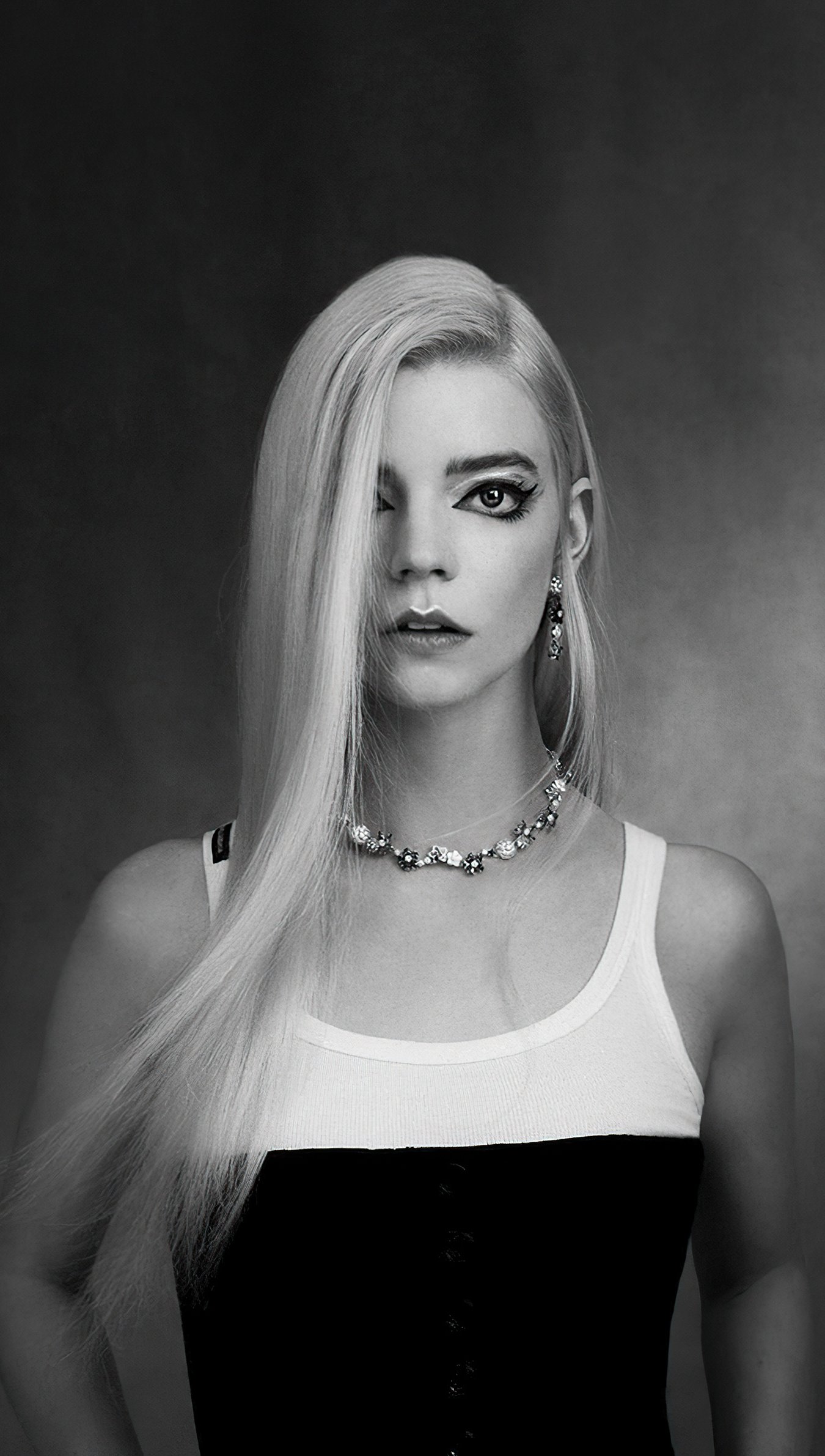 1350x2381   anya taylor-joy #women #axtress #blonde #sweater Простой фон # Портрет женщин в помещении # 1080P #wallpaper #hdwallpaper # D ... | Anya Taylor Joy, Anya Joy, Actresss