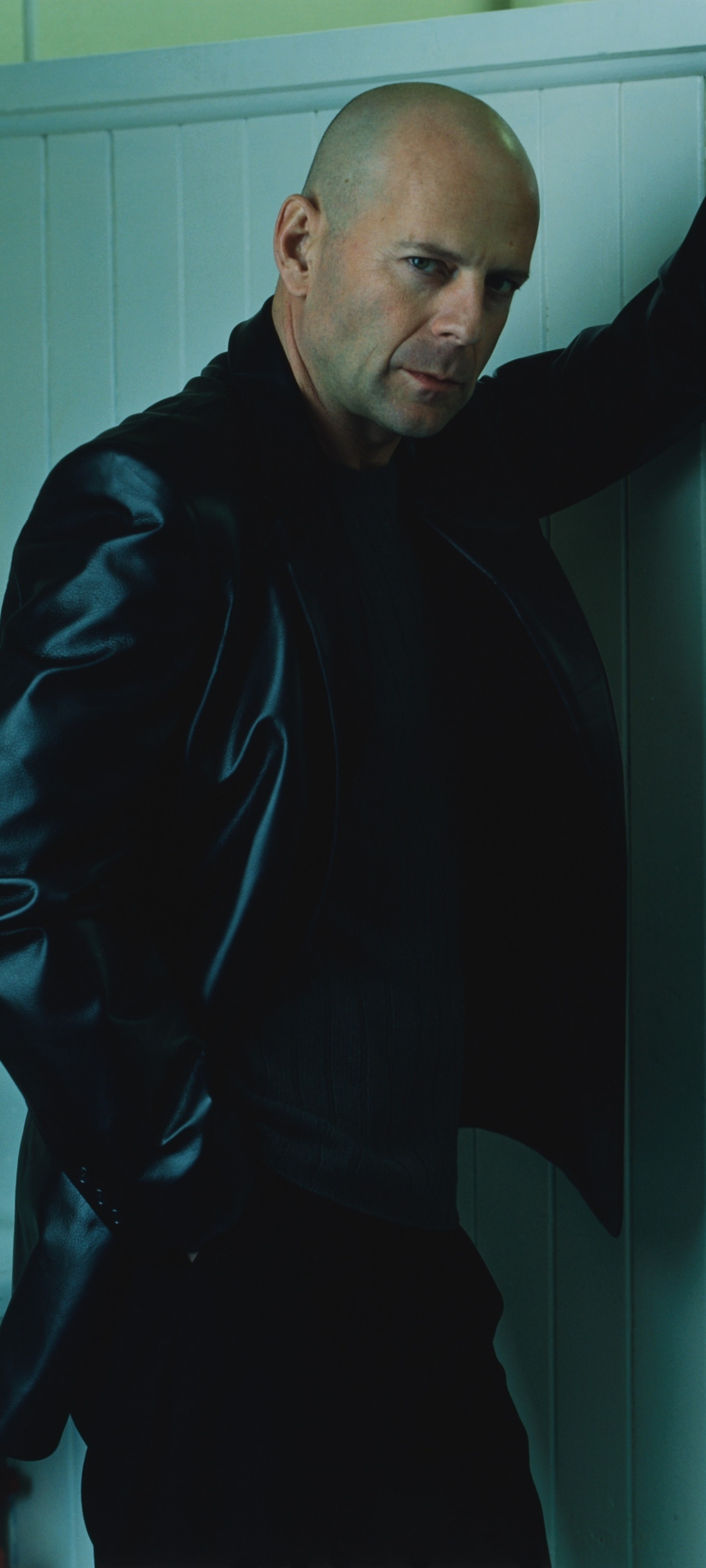 1440x3200  celberity Bruce Willis - Mobile Abyss