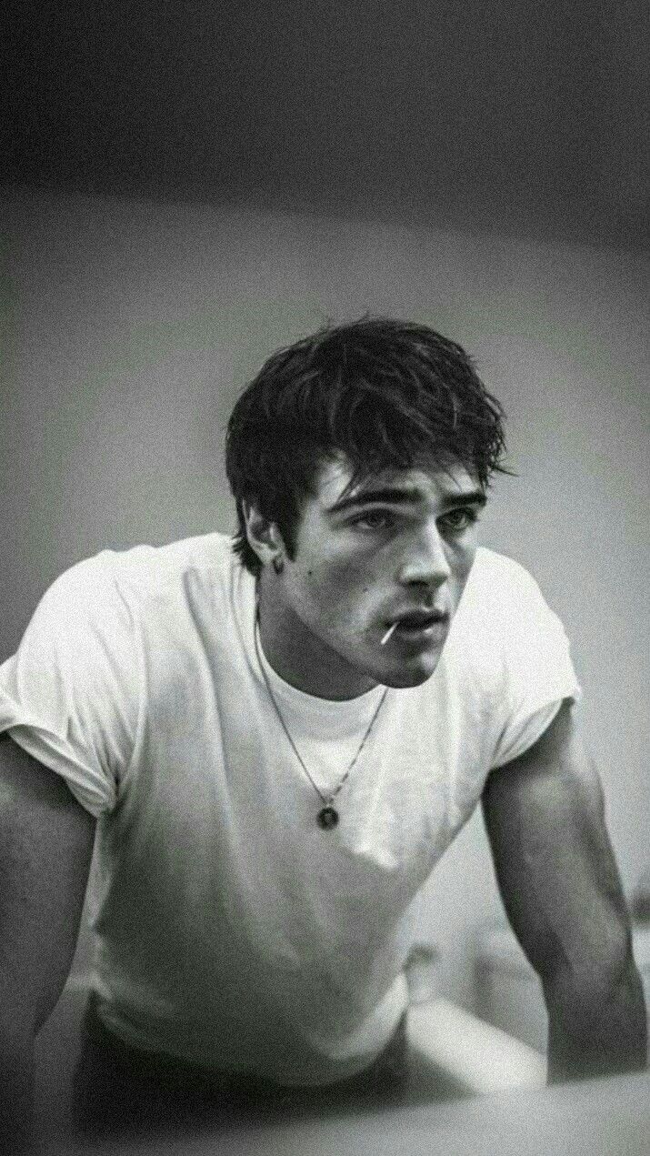 715x1271  jacob Elordi обои - обои для обоев Cave