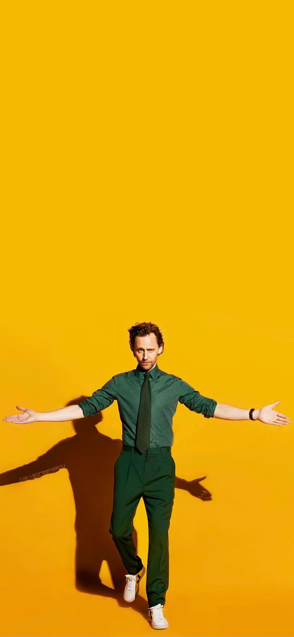 946x2048   Tom Hiddleston Обои от Elliebethg - скачать на Zegy ™ | F852