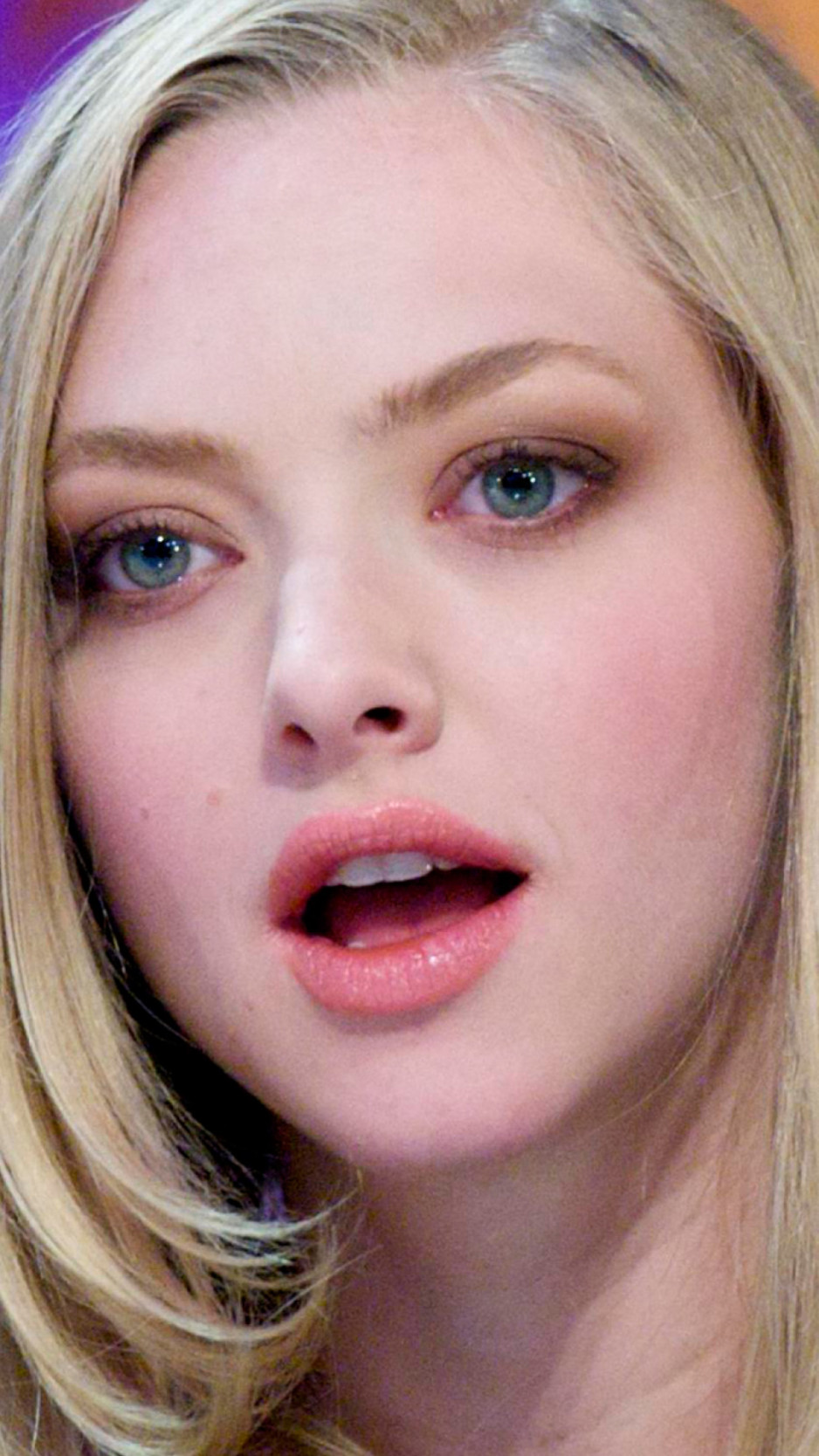 938x1668   Знаменитости Amanda Seyfried - Mobile Abyss
