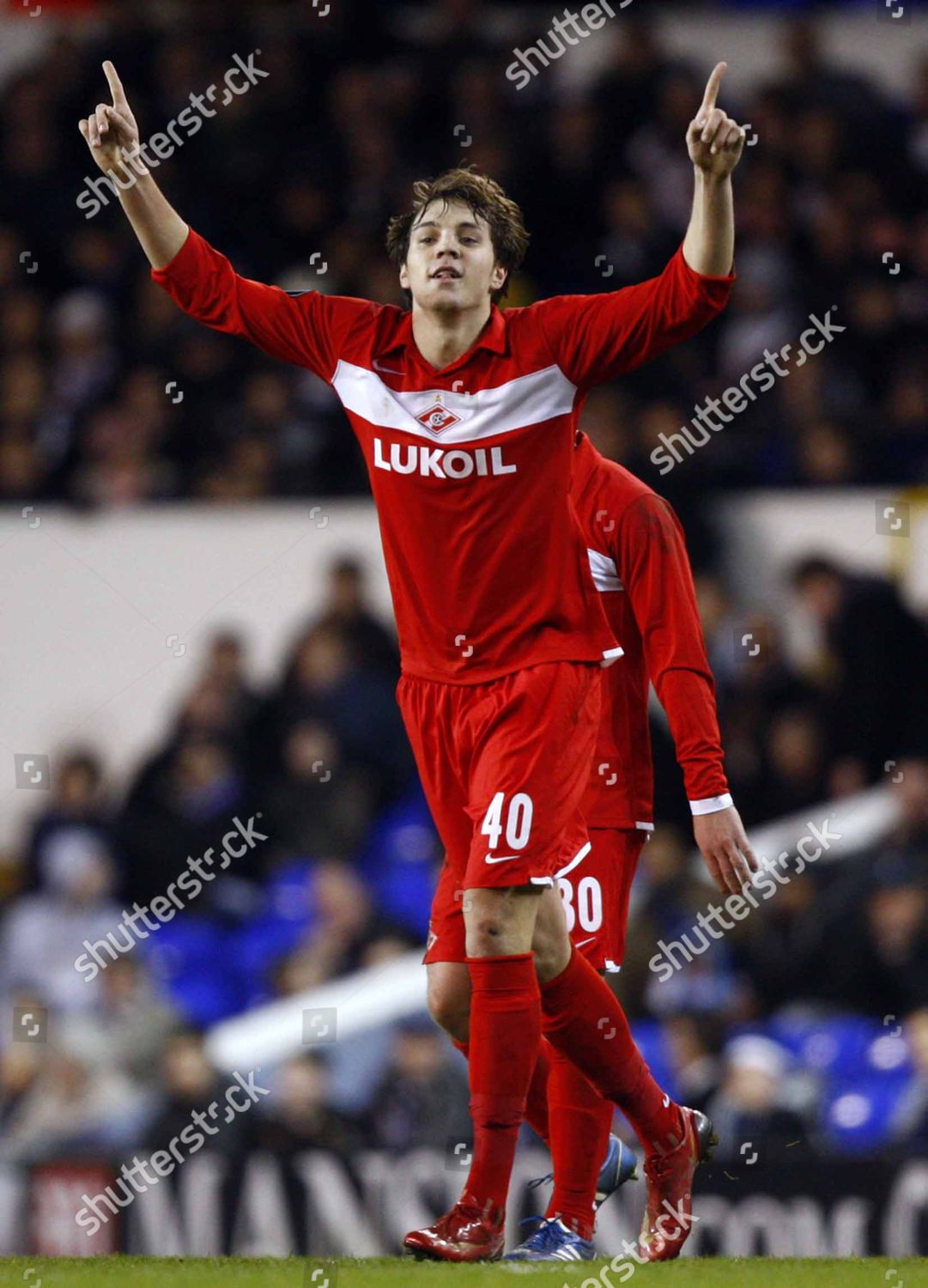 1081x1500   Tottenham's Gareth Bale Artem Dzyuba FC Редакционное Стоковое Фото - Стоковое изображение CUPTTERSTOCK