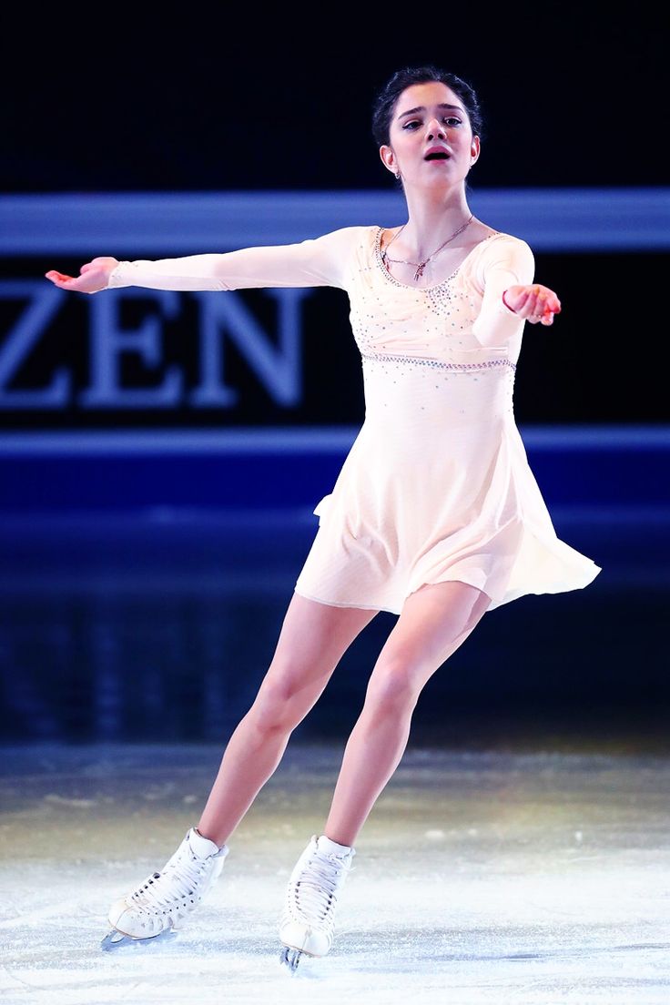 736x1104  evgenia Meddedeva (RUS), 21 октября 2017 г. - фигурное катание: Гран-при ИСУ Гран-при фигурного катания 2017 Ростелеком Кубка женского катания на коньках на коньках Megasport Arena в Москве, Россия. (Фото со стороны Matsuo.k / aflo sport