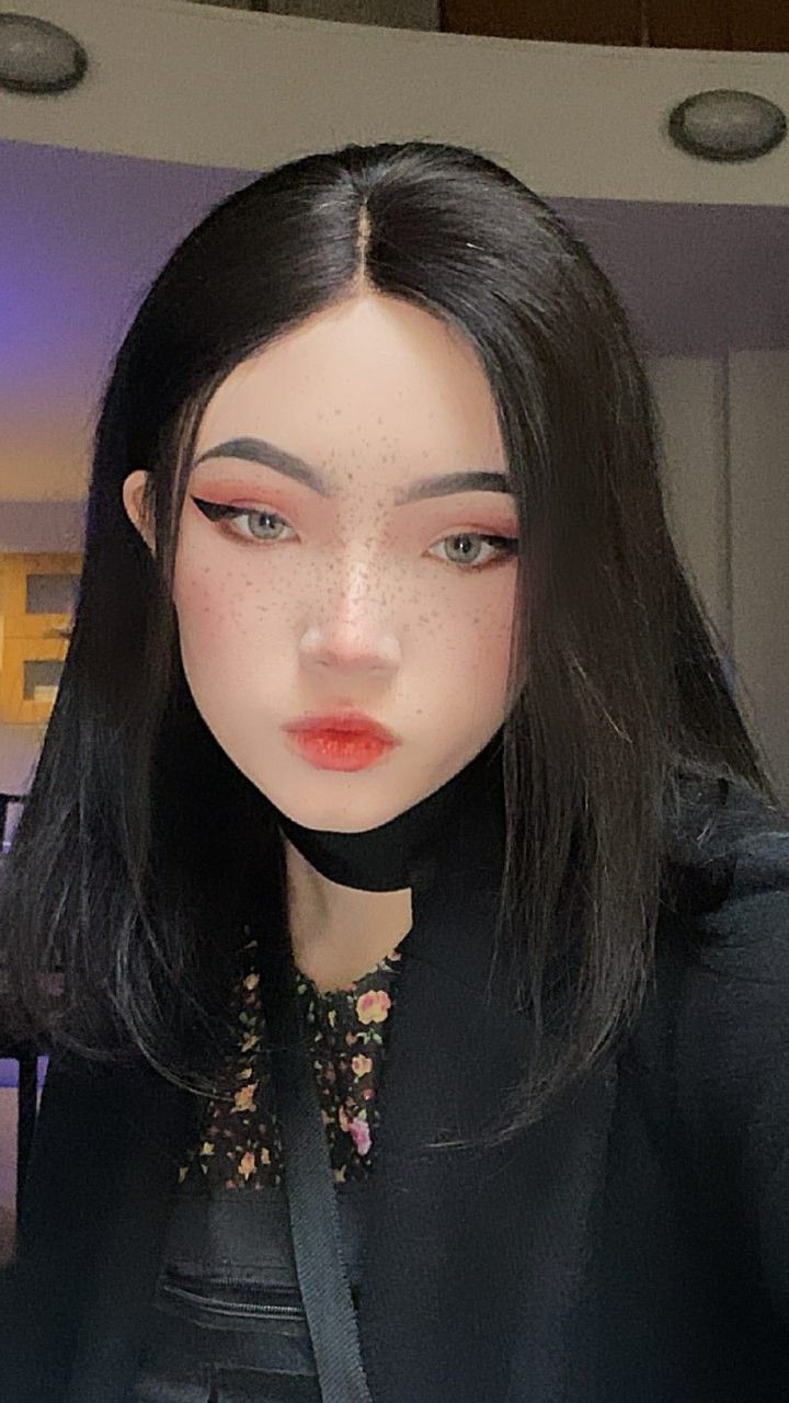 720x1280   Карина Каррамбиби | Знаменитости, Красивые девочки, Макияж в стиле панк 