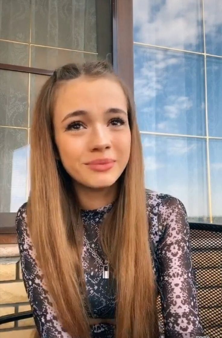 736x1119   Валя Карнаухова | Карнавал, Фотография редакции, Зеленые фоны 