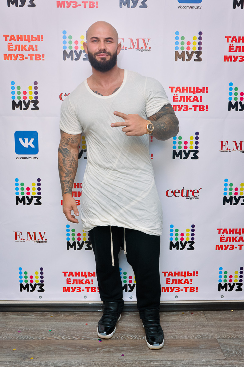 800x1200  pin на Drake