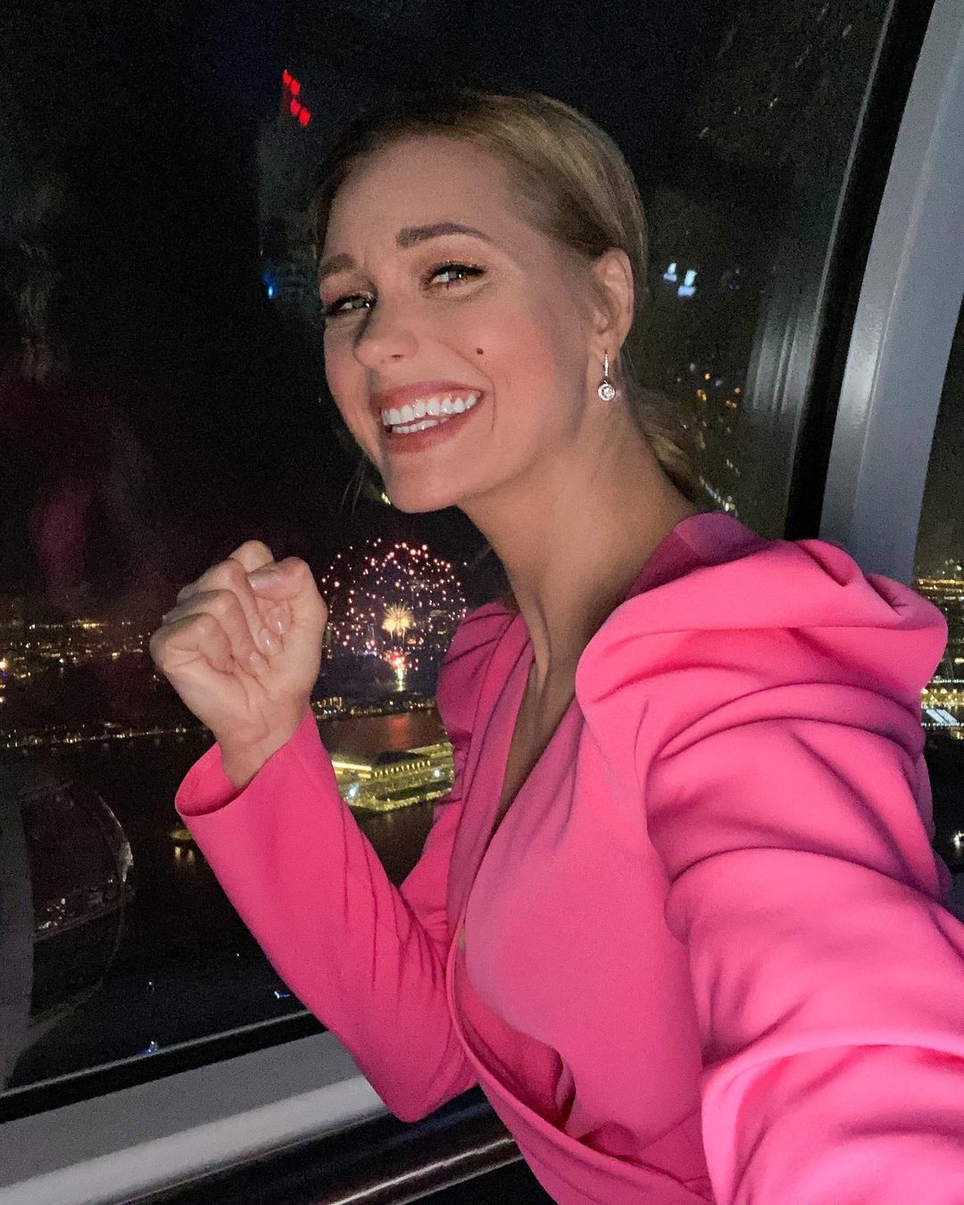 1080x1350   Кристина Асмус встретила новый год в Дубае с незнакомыми людьми 