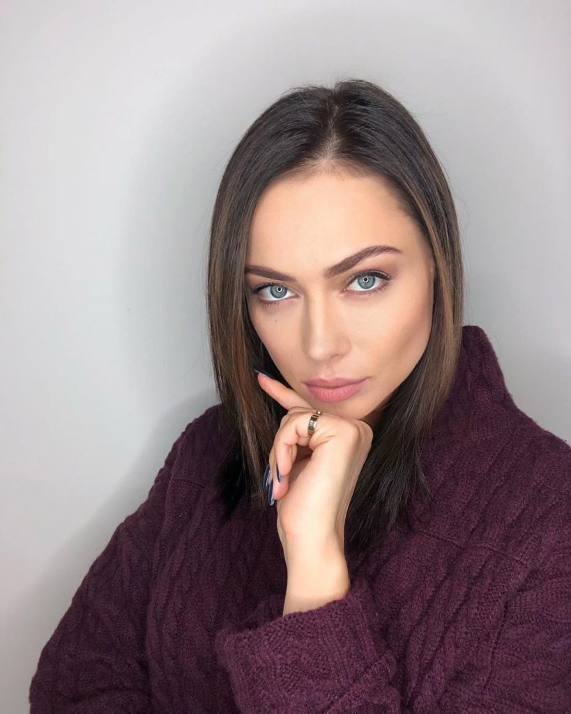 819x1024   Настасья Самбурская: детство, \ "Универ \ 