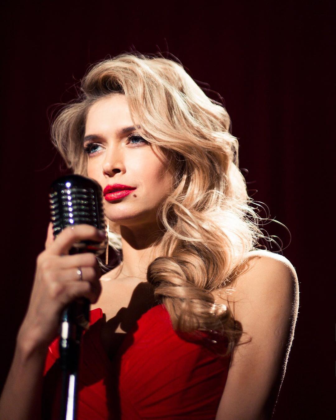 1080x1349   Вера Брежнева без сценического макияжа: такая же красивая? (Фото) 