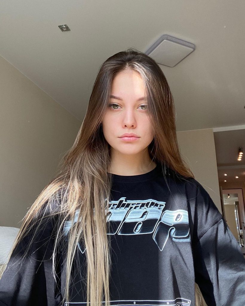 820x1024   У нас греческий образ»: возлюбленная Моргенштерна похвастался красивая грудь 